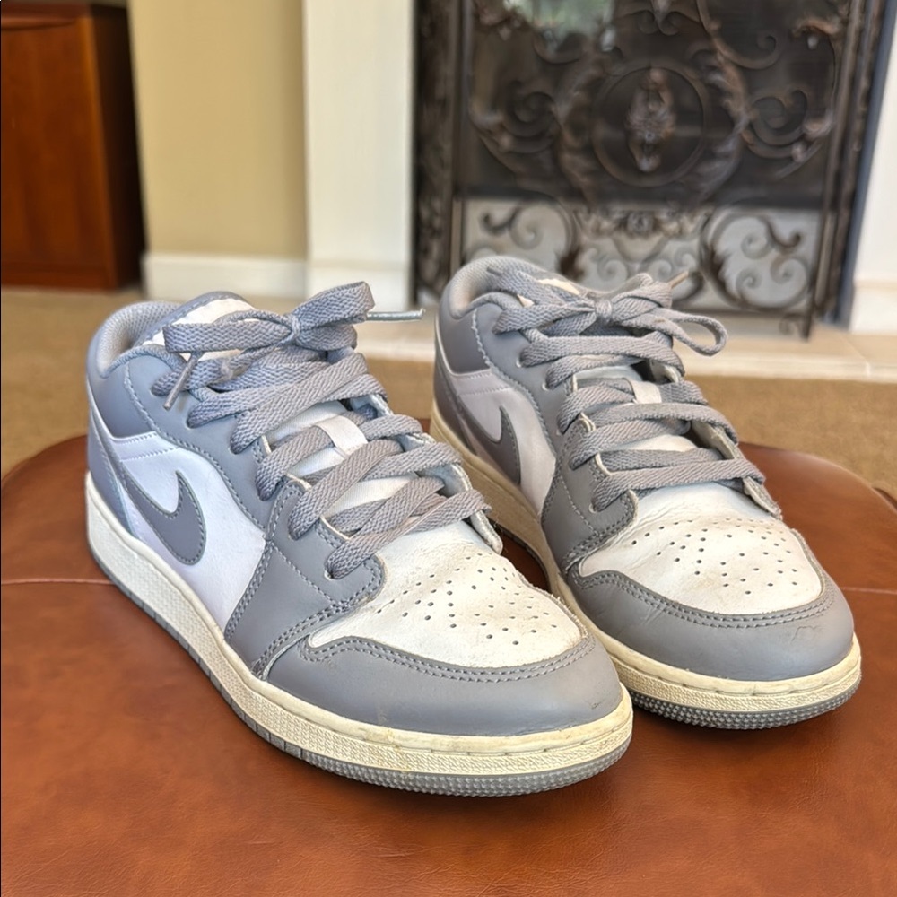 Nike Gray and White Low-Top Sneakers - Picture 1 of 10